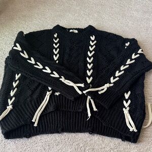Elan Black Sweater with White Accents size M
